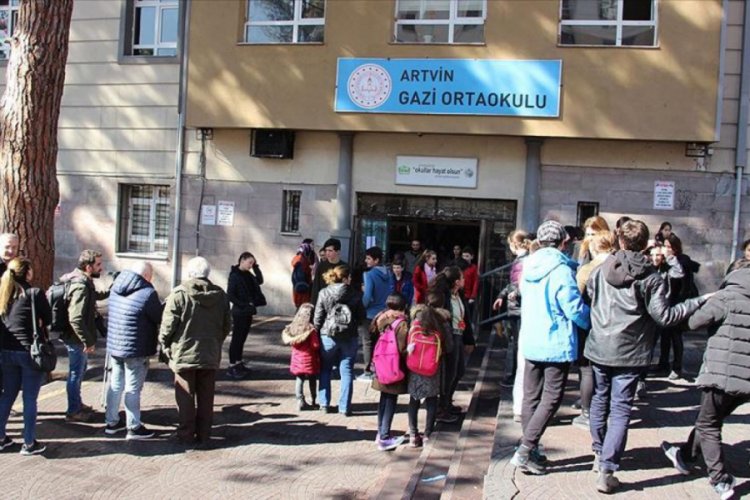 Artvin'de iki okul deprem riski nedeniyle boşaltılacak