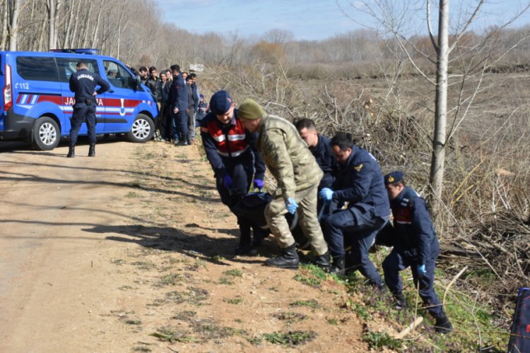 Kestiği ağacın altında kalan kişi hayatını kaybetti