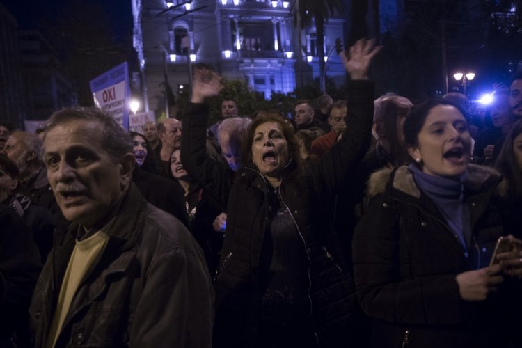 Hükümetin ''kapalı mülteci kampı'' kararına protesto