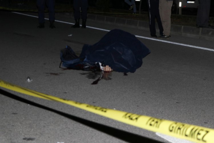 Park halindeki kamyona çarpan motosiklet sürücüsü öldü