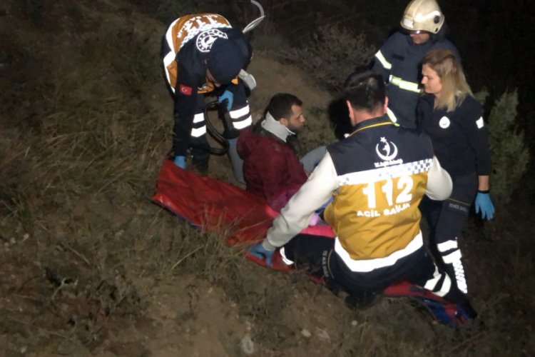 Şarampole yuvarlanan otomobil evin duvarına çarparak durabildi