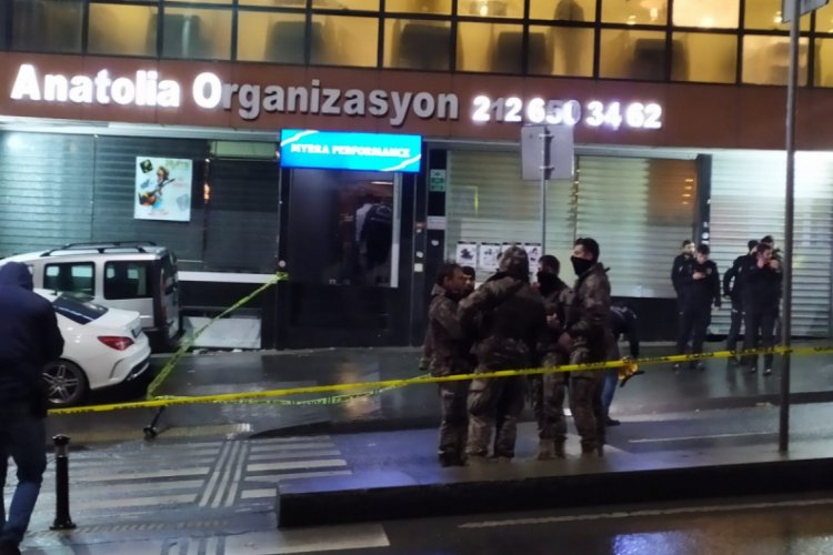 Uzun namlulu silahla türkü evini bastı
