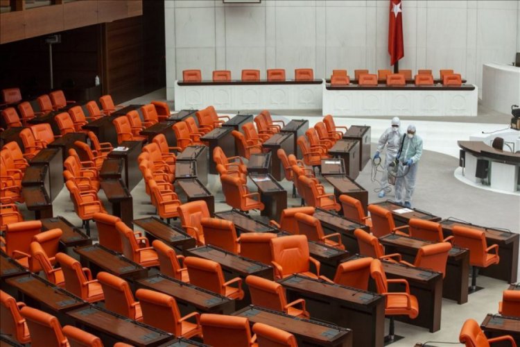 Tüm siyasi partilerin grup toplantıları iptal edildi