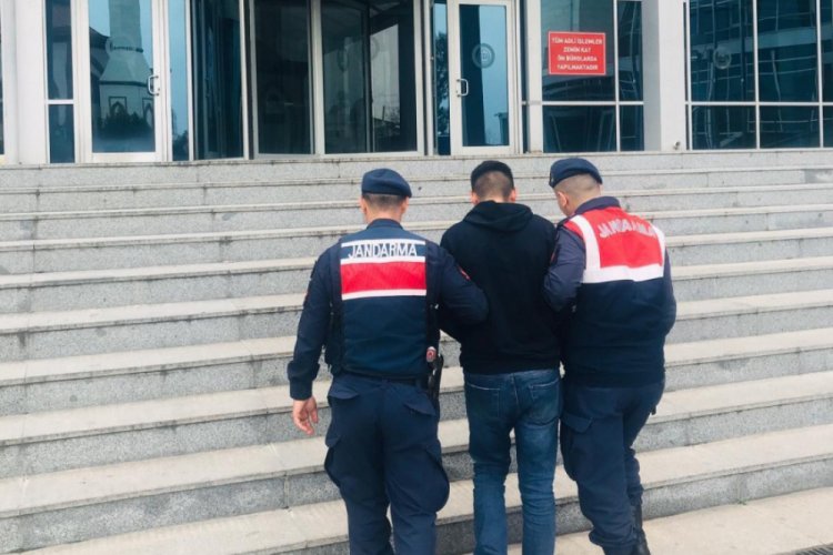 Araba çalarken yakalandı