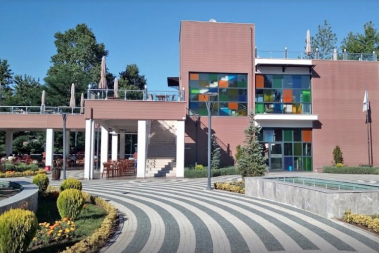 Yaşam merkezleri ve kafeteryalar kapatıldı