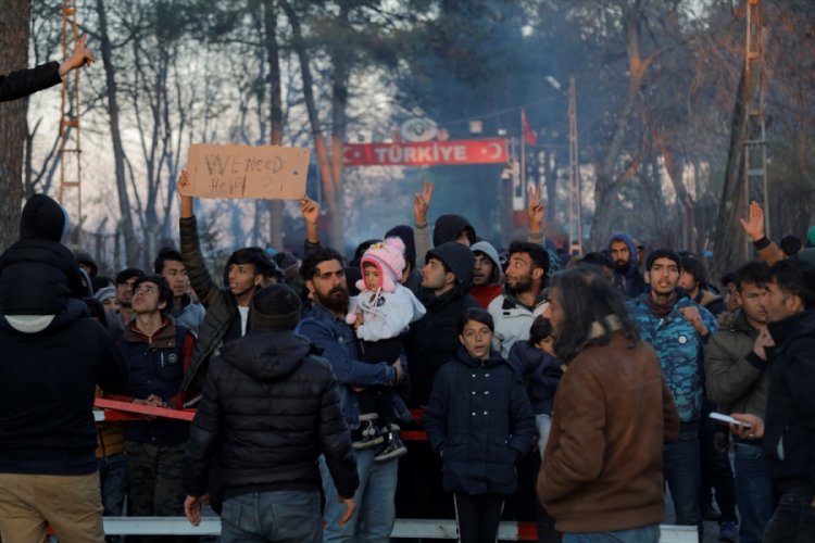 Sığınmacılardan sınır kapısı açılsın eylemi