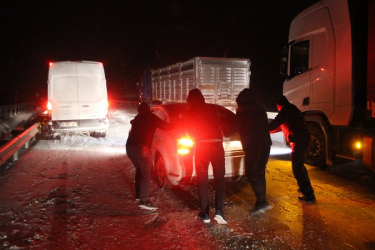 Kar ulaşımda aksamalara neden oldu