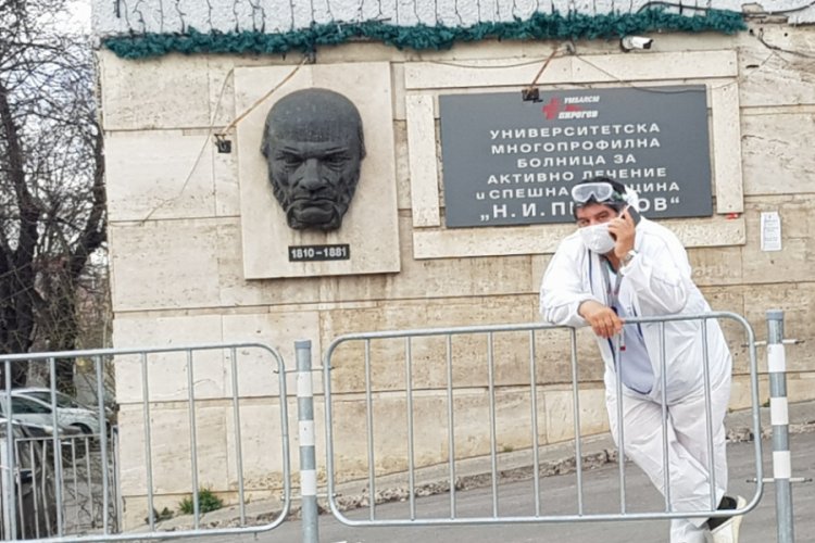 Bulgaristan'da camilerdeki namazlara korona engeli