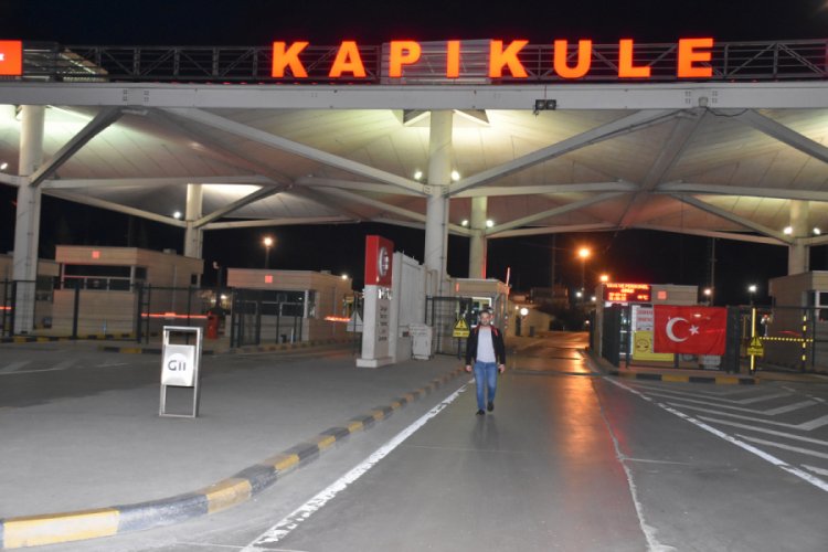 Avrupa'ya açılan sınır kapılarında giriş ve çıkışlar durduruldu!