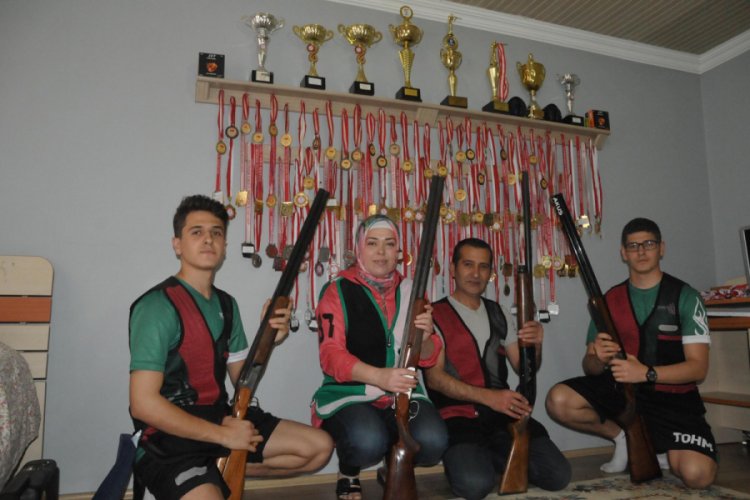 Ailece 300 madalya ve 30 kupa aldılar