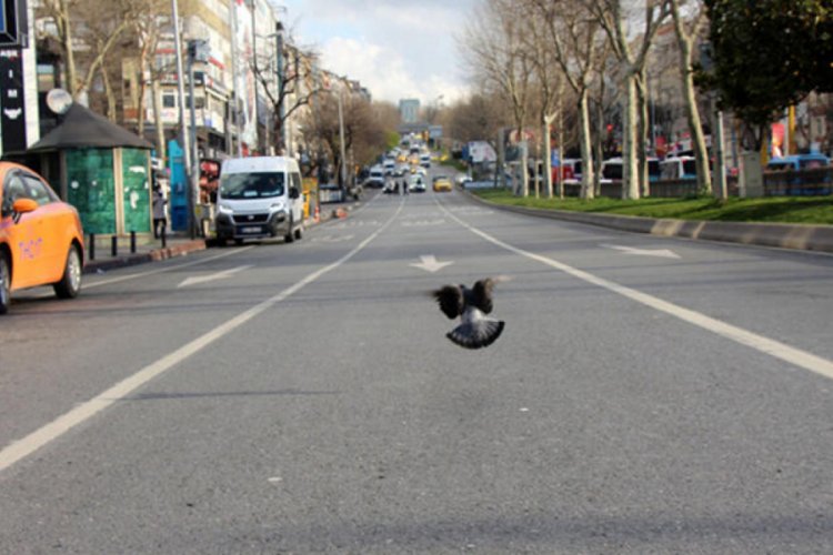 Meydanlar ve sokaklar boş kaldı