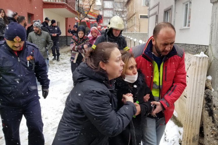 Kütahya'da, yangında 7 kişi dumandan etkilendi