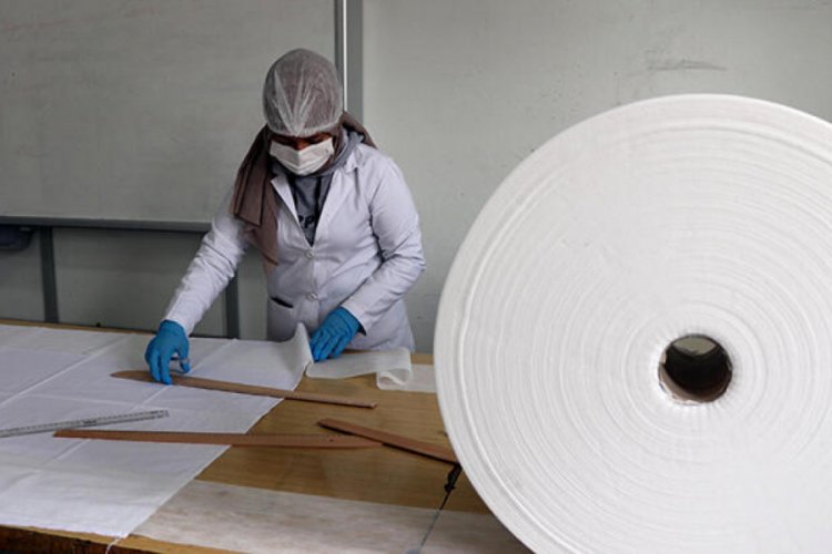 Meslek liseliler maske üretimine başladı