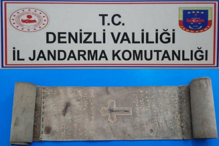 500 yıllık İncil'i satmaya çalışırken yakalandılar