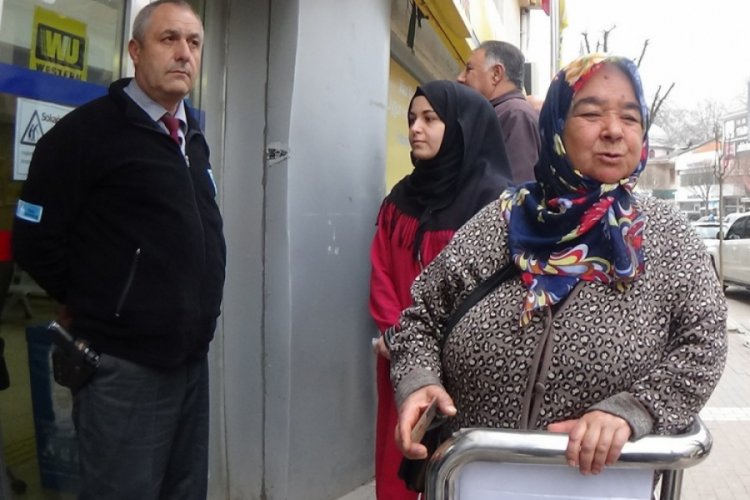 Bursa İnegöl'de yaşlılar evlerinde durmuyor