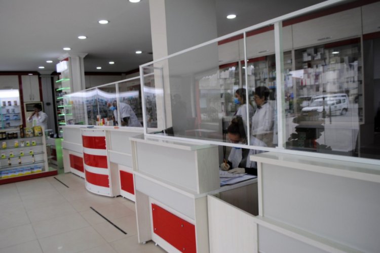 Bursa'da eczanelerde korona tedbiri