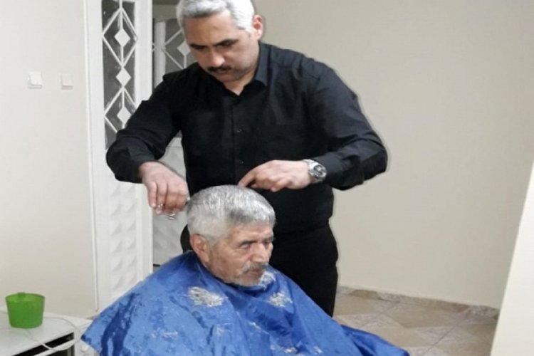 İş yerleri kapanan berberlerden evde tıraş