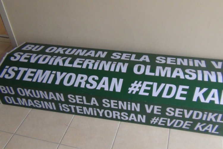 İHH Bursa'da tabutla çağrı yaptı: ''Lütfen evde kalın!''
