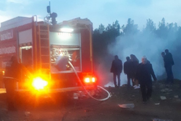 Taklalar atan otomobil alev aldı