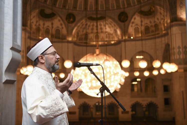 Başkan Erbaş, koronavirüsün son bulması için dua etti