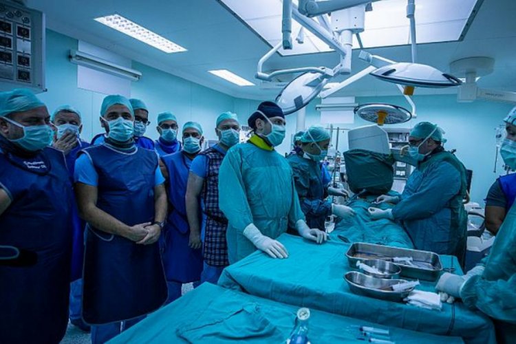 Almanya'da salgına karşı göçmen doktorlar umut oldu