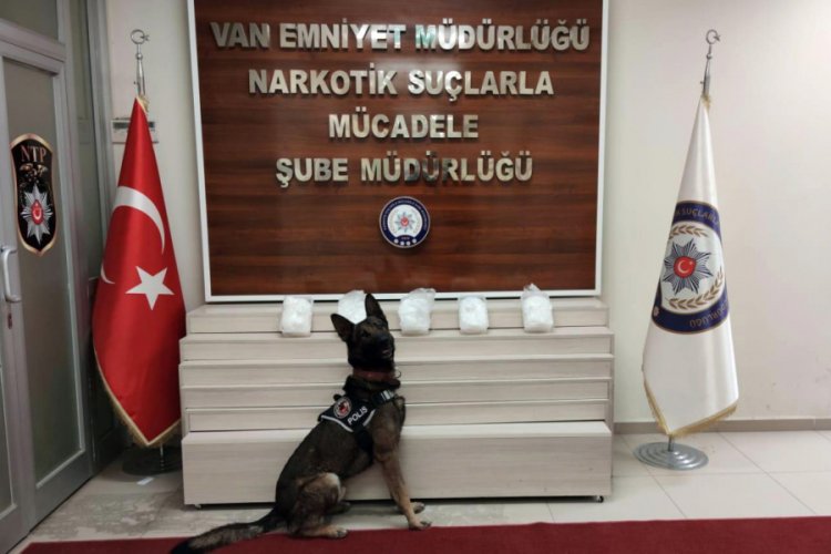 5 kilo 972 gram uyuşturucu ele geçirdi