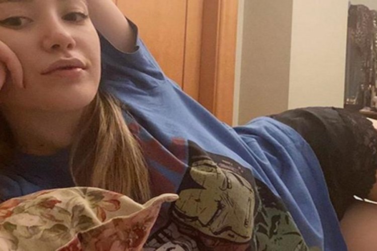 Yasmin Erbil'den banyo selfieleri