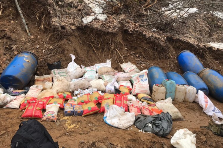 PKK'lıların toprağa gömdüğü yaşam malzemeleri bulundu