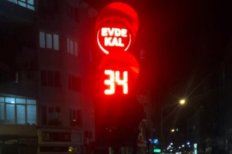 Trafik ışıklarıyla 'evde kal' uyarısı