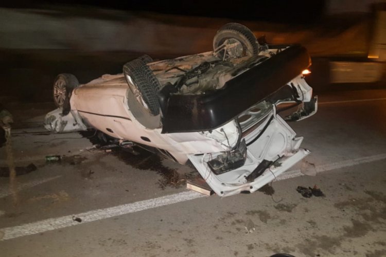 TIR'a çarpan otomobil takla attı: 2 yaralı