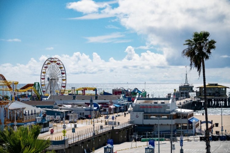 Los Angeles'ın renkli sokakları korona nedeniyle ıssız kaldı