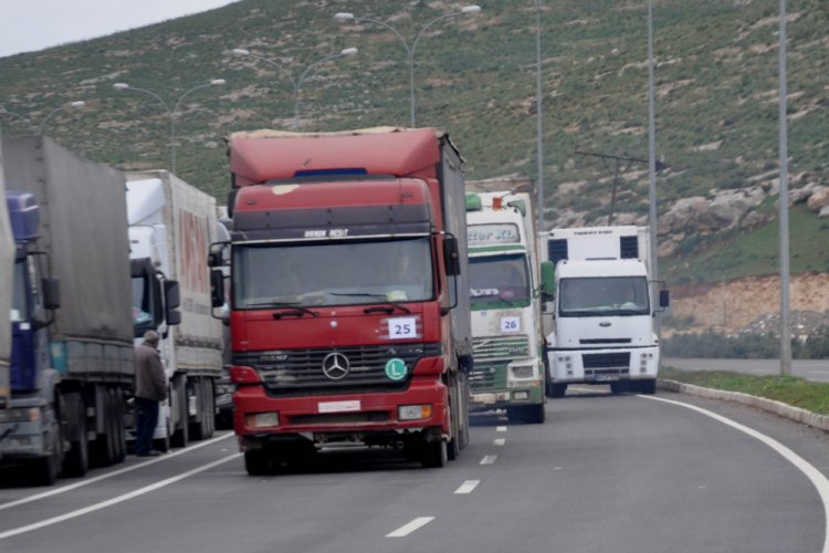 BM'den İdlib'e 51 tırlık insani yardım