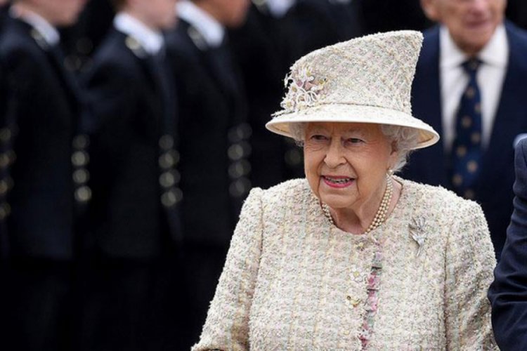 Kraliçe Elizabeth, Johnson ile görüştü