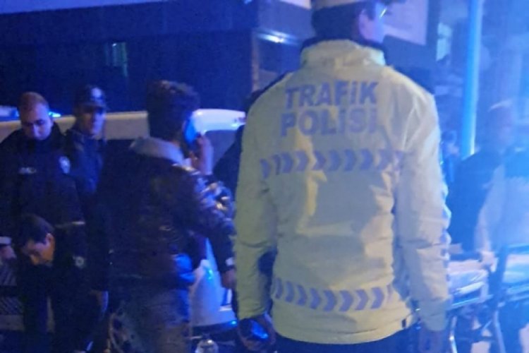 Kamyonet motosiklete çarptı: 3 yaralı