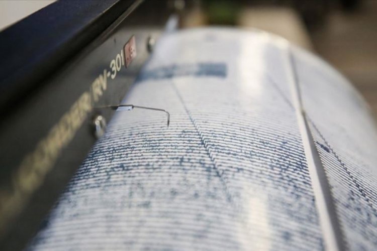 Endonezya'da 5,9 büyüklüğünde deprem
