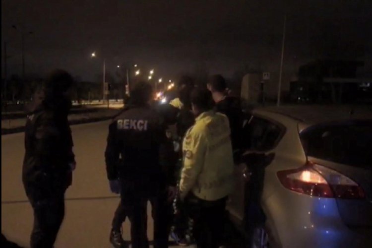 Bursa'da alkolmetreyi üflemeyip, polise hakaret edince gözaltına alındı