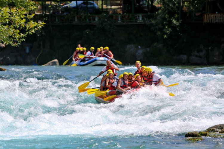 Rafting botları koronavirüs nedeniyle depoda kaldı