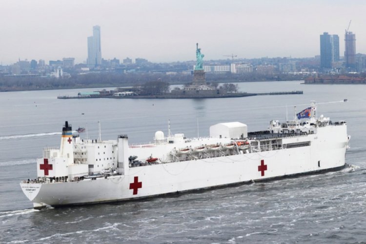 Yüzen hastane 'Comfort' New York'a yanaştı