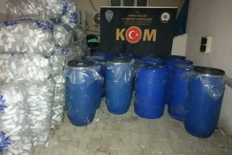 Hatay'da kaçak dezenfektan üretilen iş yerine baskın