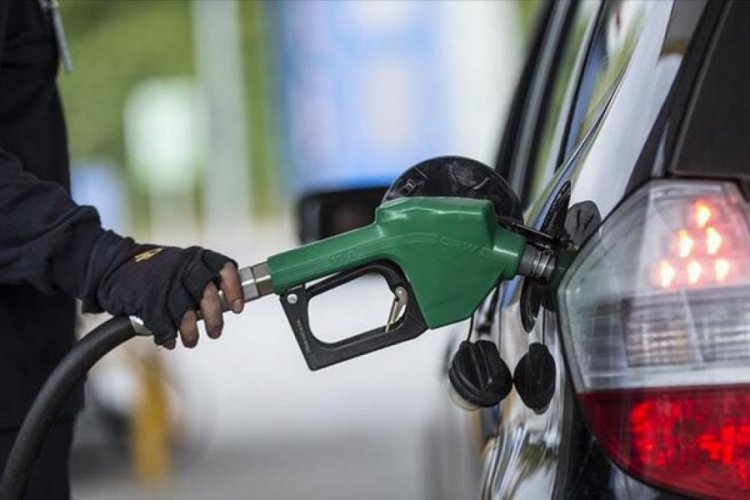 Benzin ve motorine beklenen indirim geldi