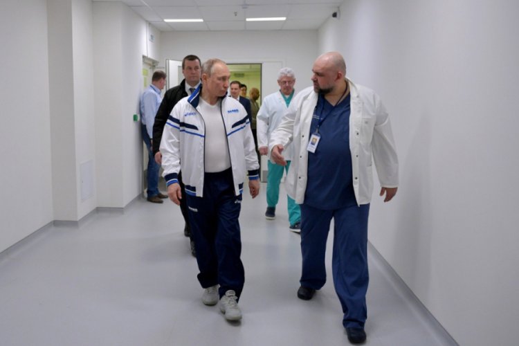 Putin ile görüşen başhekim koronavirüse yakalandı