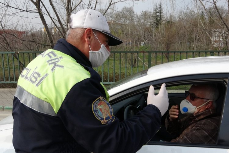 Bursa'da tedbirlere uymayanlara polis 'evde kal' dedi