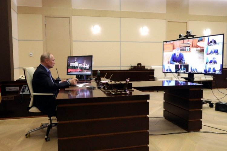 Putin, korona virüs riski nedeniyle uzaktan çalışıyor