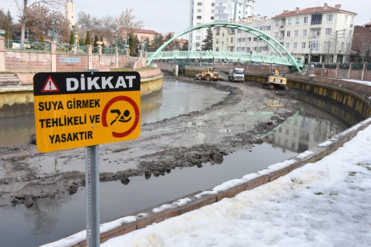 Porsuk Çayı'ndan 65 bin ton çamur çıkarıldı