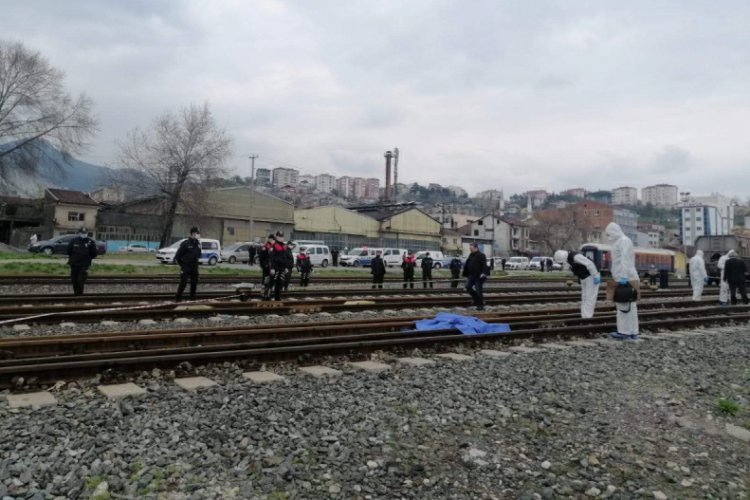 Lokomotifin altında kalan kadın öldü