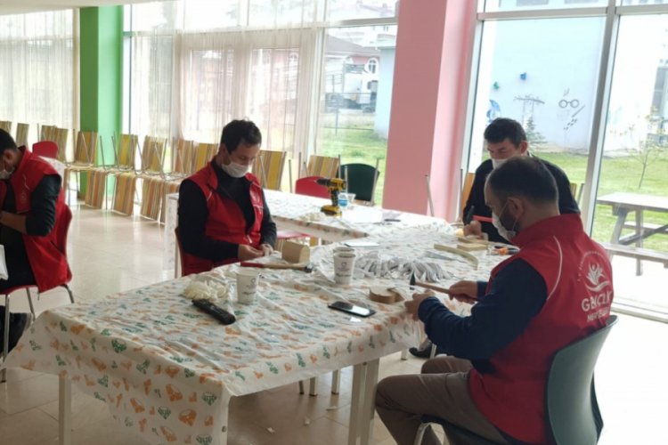 Ordu'da gençlik merkezleri maske üretiyor