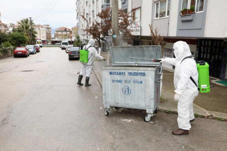 Bursa Mudanya'da çöp konteynerleri dezenfekte ediliyor