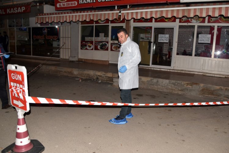 Komşusunu bıçaklayarak öldürdü