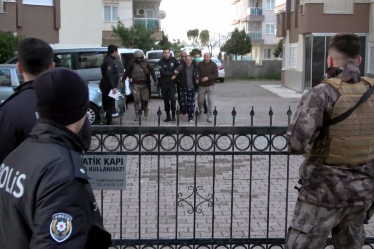 Rehine dehşeti! 'Koronavirüslüyüm' diyerek polise tükürdü