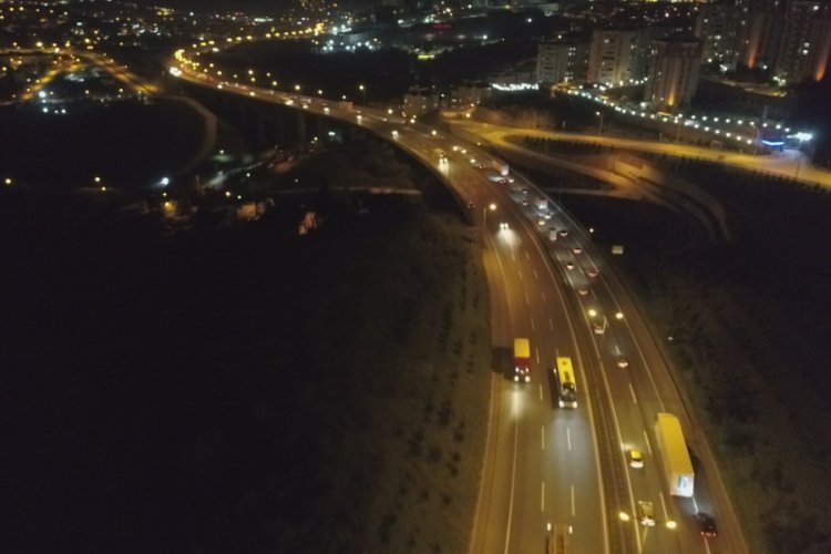 Kocaeli'ye girişlerde kilometrelerce kuyruk oluşturdu